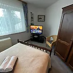Charming 2 Bedroom House With Cozy Attic In Scenic Perfect For Families! Semesterbostad
