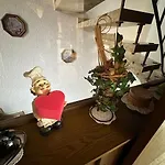 Semesterbostad Charming 2 Bedroom House With Cozy Attic In Scenic Perfect For Families! *