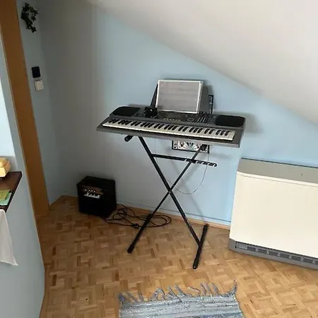 Casa vacanze Charming 2 Bedroom House With Cozy Attic In Scenic Perfect For Families!