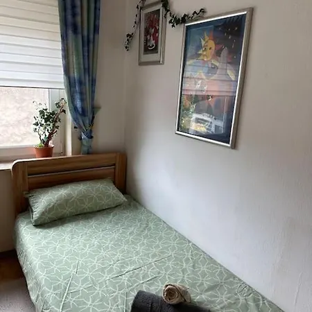 Casa vacanze Charming 2 Bedroom House With Cozy Attic In Scenic Perfect For Families! *