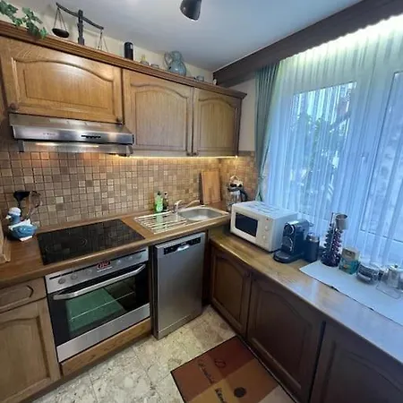 Charming 2 Bedroom House With Cozy Attic In Scenic Perfect For Families! Casa vacanze *