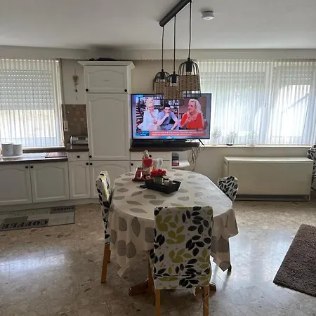 Charming 2 Bedroom House With Cozy Attic In Scenic Perfect For Families! Casa vacanze Ferschweiler