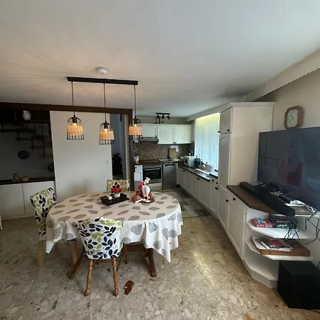 Charming 2 Bedroom House With Cozy Attic In Scenic Perfect For Families! Casa vacanze Ferschweiler