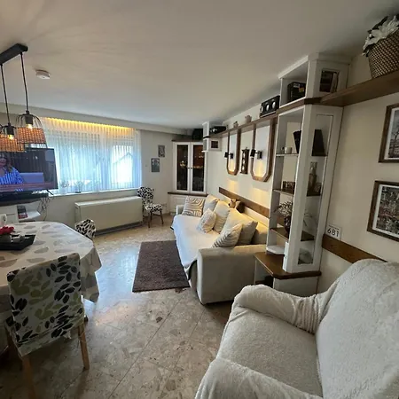 Charming 2 Bedroom House With Cozy Attic In Scenic Perfect For Families! Casa vacanze Ferschweiler