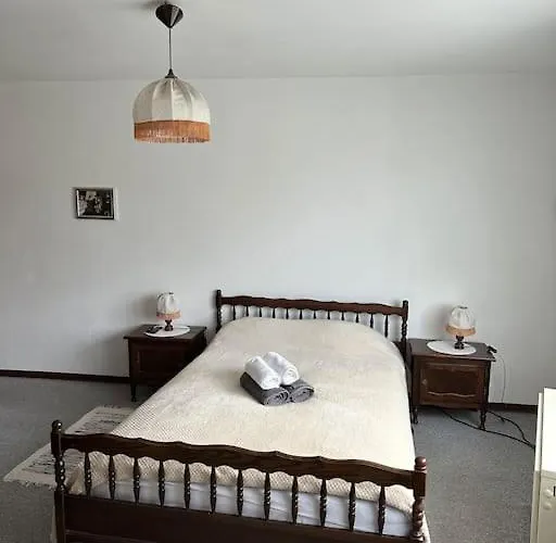 Charming 2 Bedroom House With Cozy Attic In Scenic Perfect For Families! Dom wakacyjny