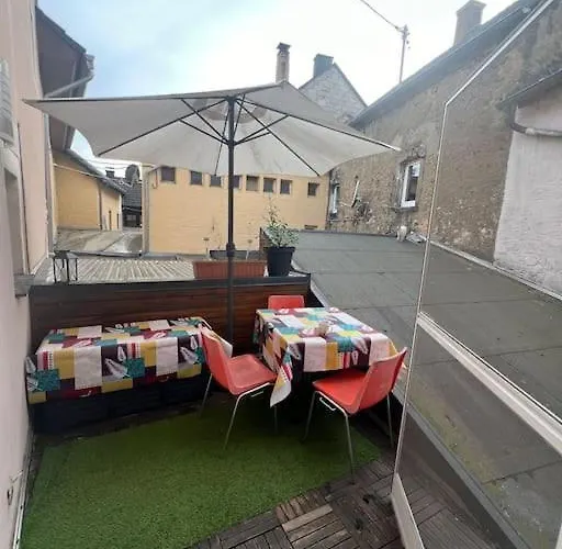 Charming 2 Bedroom House With Cozy Attic In Scenic Perfect For Families! Dom wakacyjny *