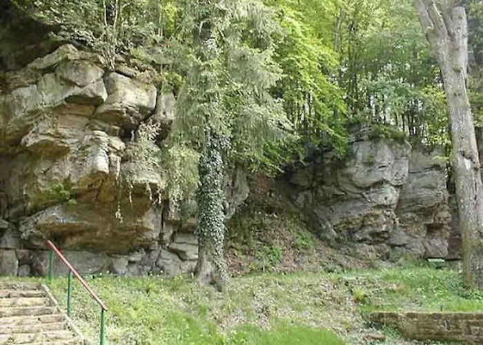 Charming 2 Bedroom House With Cozy Attic In Scenic Perfect For Families! בית נופש