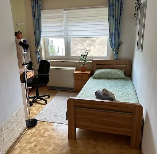 בית נופש Charming 2 Bedroom House With Cozy Attic In Scenic Perfect For Families!