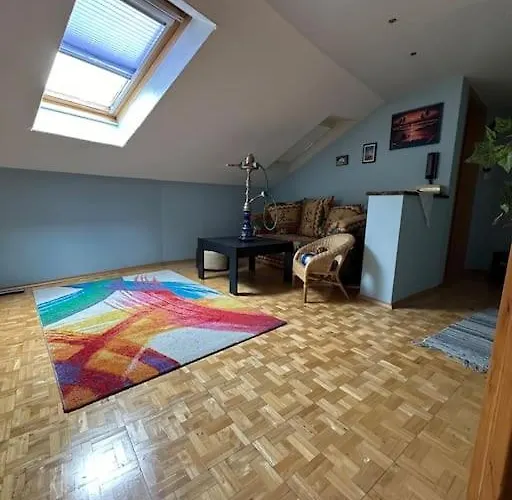 Charming 2 Bedroom House With Cozy Attic In Scenic Perfect For Families! Dom wakacyjny