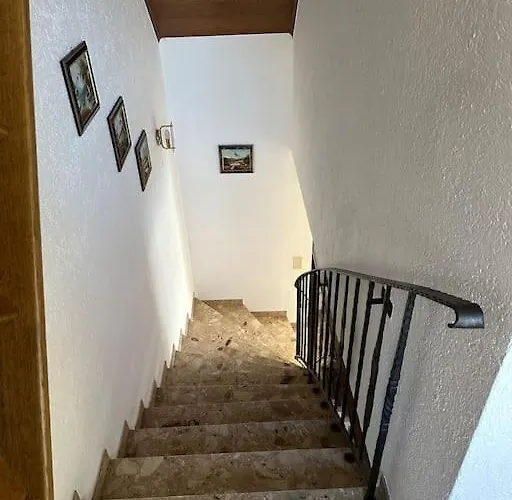 Charming 2 Bedroom House With Cozy Attic In Scenic Perfect For Families! *