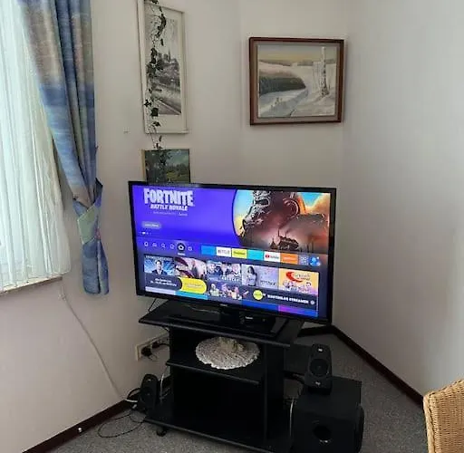 Charming 2 Bedroom House With Cozy Attic In Scenic Perfect For Families! בית נופש Ferschweiler