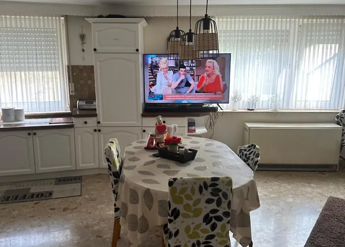 Charming 2 Bedroom House With Cozy Attic In Scenic Perfect For Families! בית נופש Ferschweiler