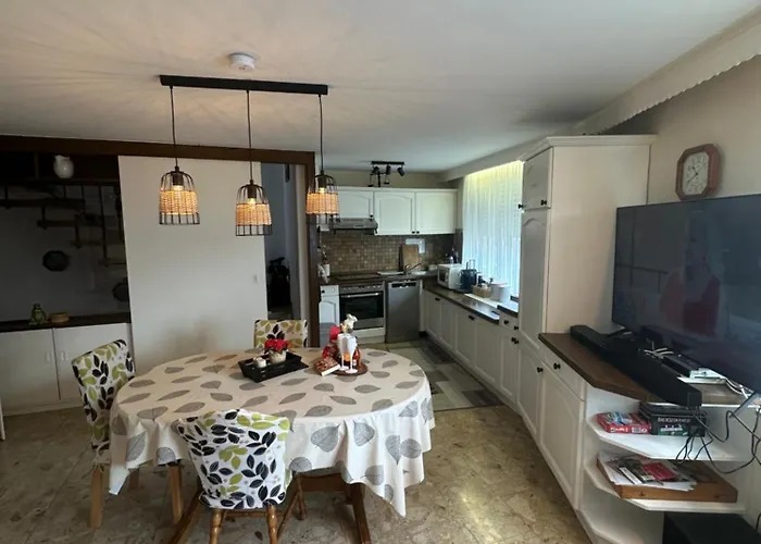 Charming 2 Bedroom House With Cozy Attic In Scenic Perfect For Families! Dom wakacyjny Ferschweiler